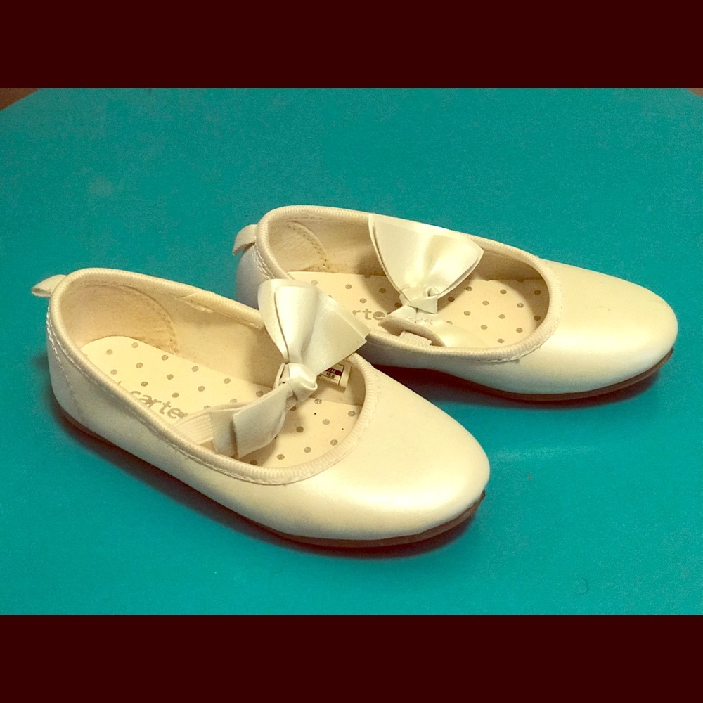 💛 Kid’s Carter's Girl’s Anora Slip On Loafers.